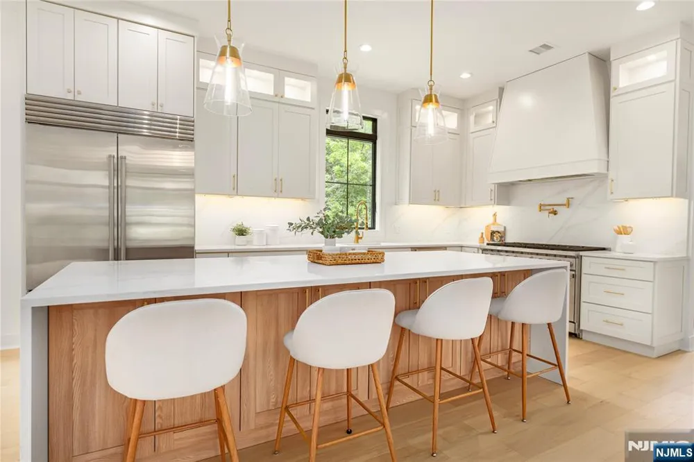 27 Crestwood Drive Glen Rock, NJ 07452