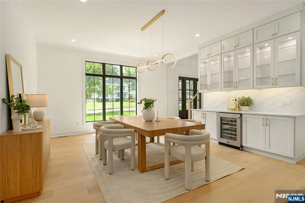 27 Crestwood Drive Glen Rock, NJ 07452