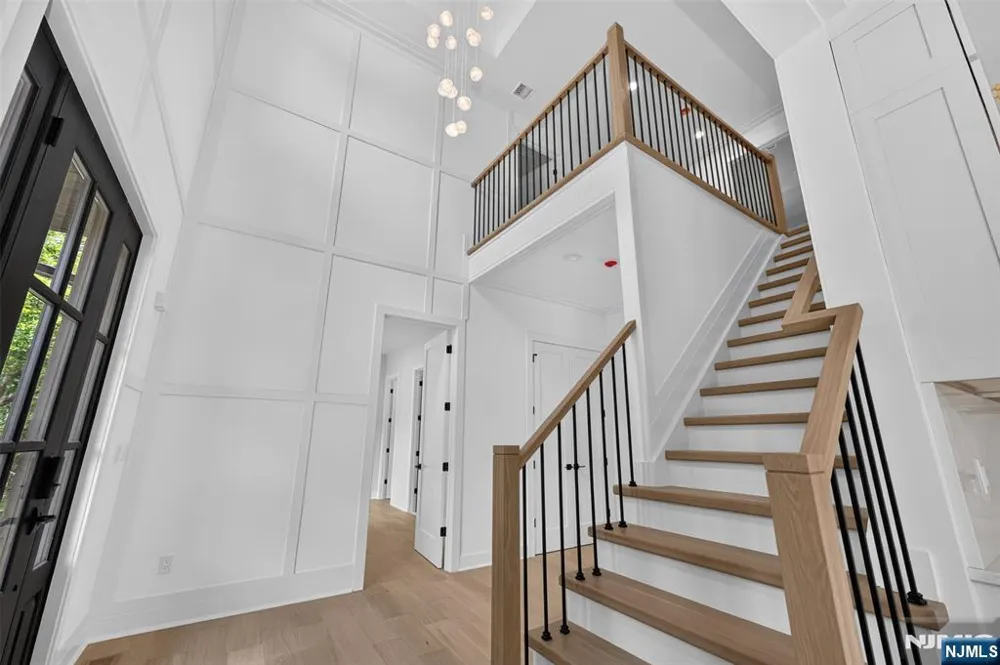 27 Crestwood Drive Glen Rock, NJ 07452