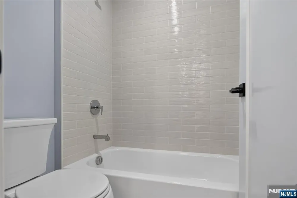 27 Crestwood Drive Glen Rock, NJ 07452