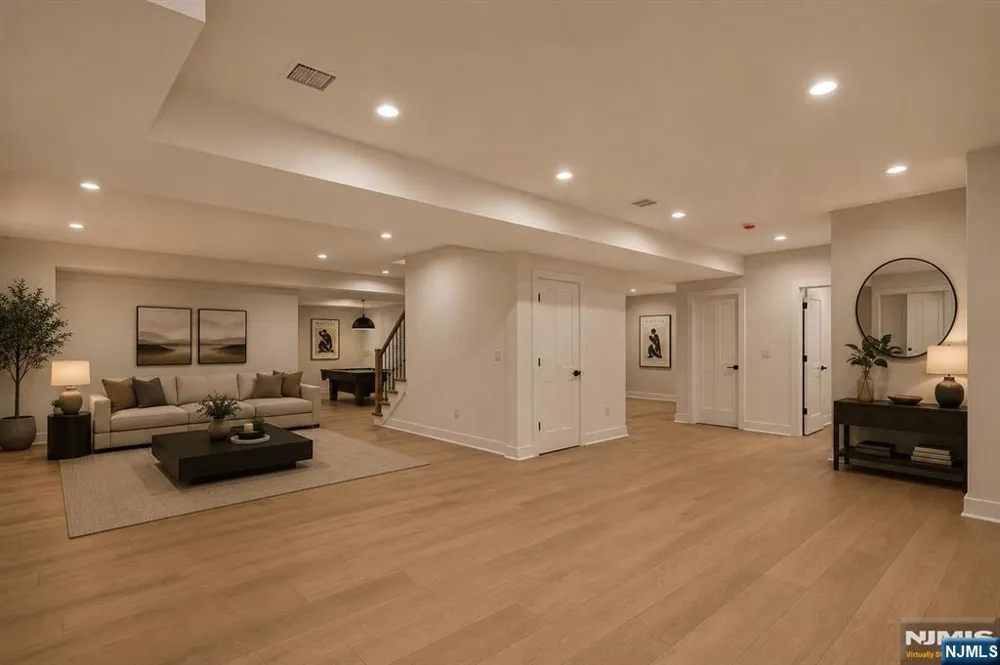 27 Crestwood Drive Glen Rock, NJ 07452