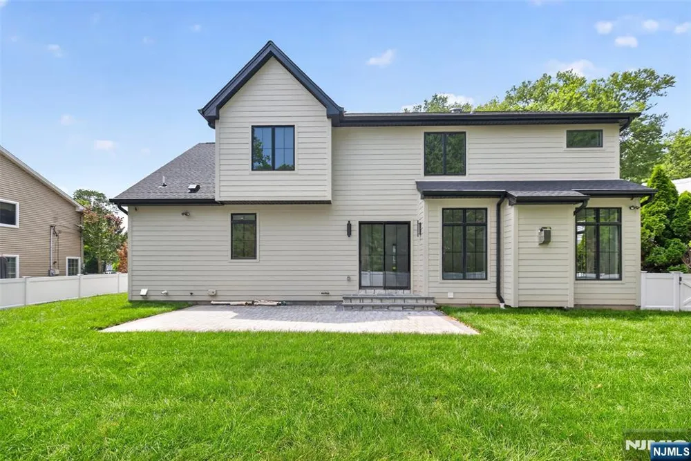 27 Crestwood Drive Glen Rock, NJ 07452