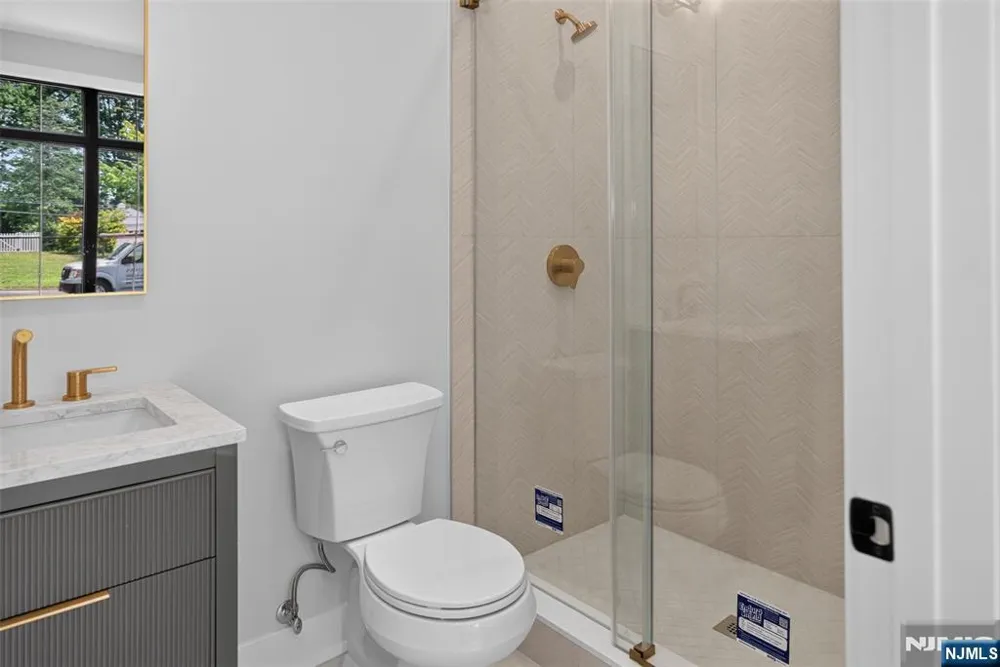 27 Crestwood Drive Glen Rock, NJ 07452