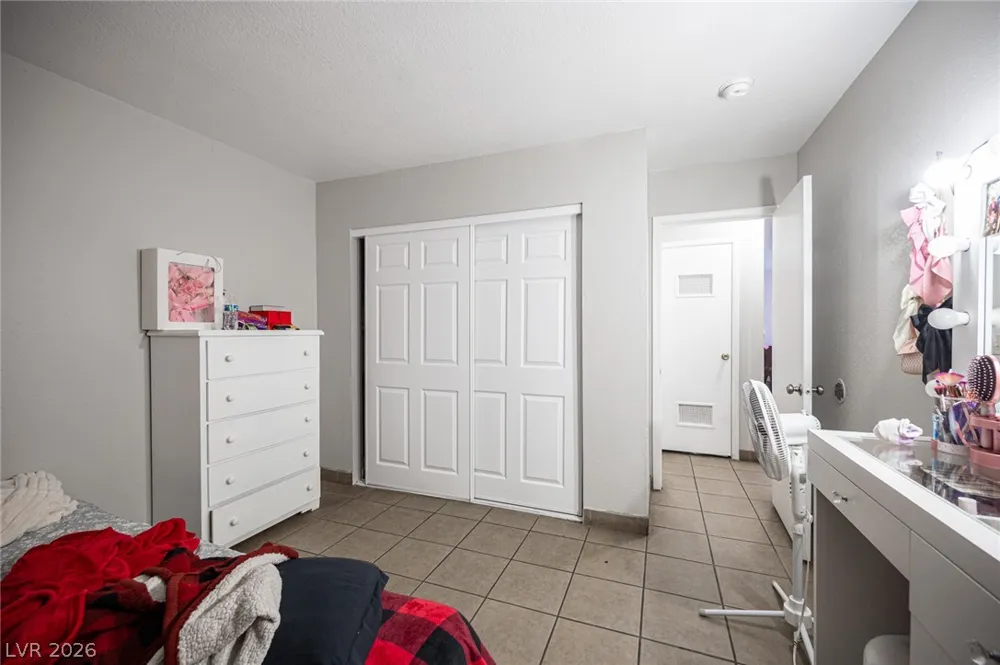 1524 Henry Drive Las Vegas, NV 89110