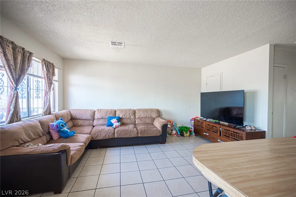 1524 Henry Drive Las Vegas, NV 89110