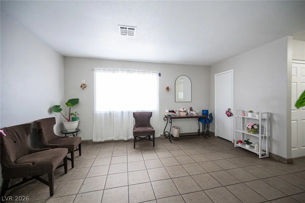 1524 Henry Drive Las Vegas, NV 89110