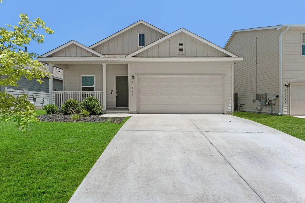 13704 Tordillo Drive Elgin, TX 78621