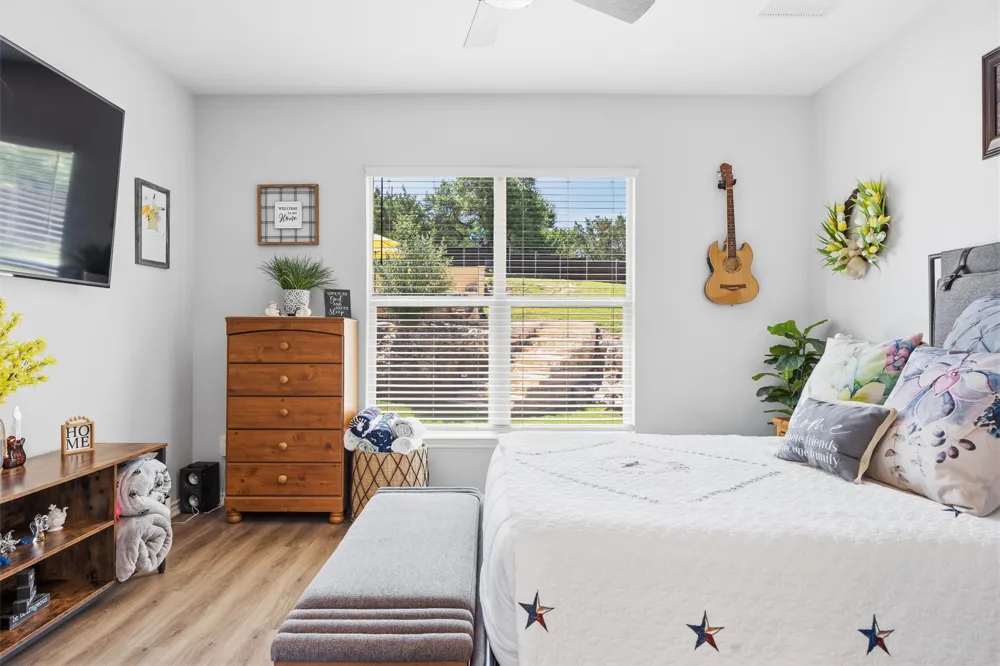 21911 Moffat Drive Briarcliff, TX 78669