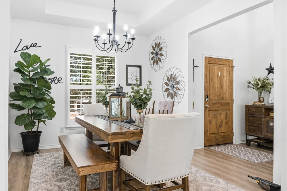 21911 Moffat Drive Briarcliff, TX 78669