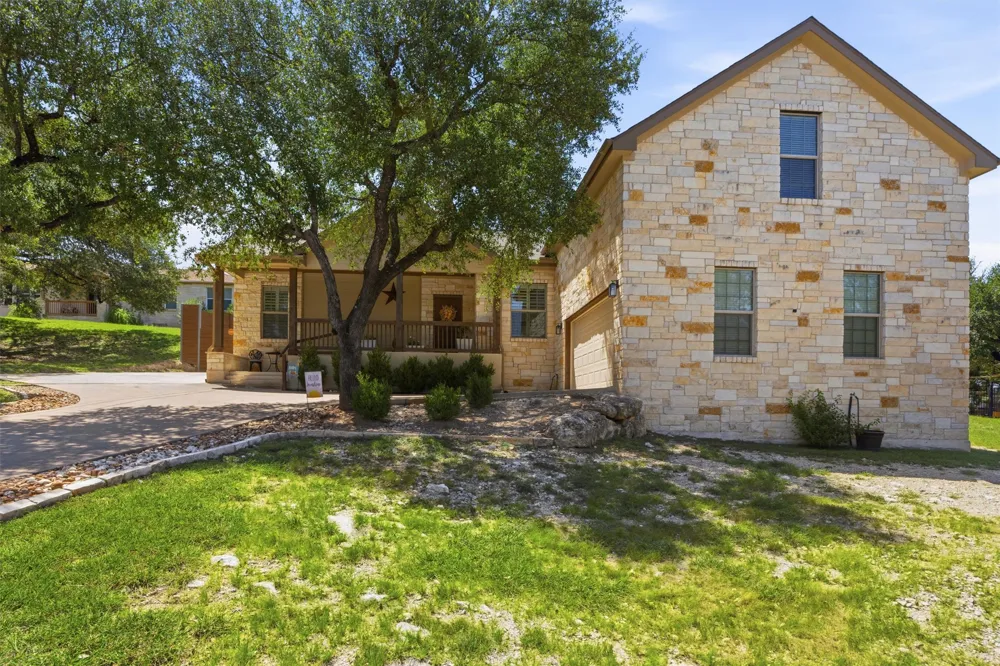 21911 Moffat Drive Briarcliff, TX 78669