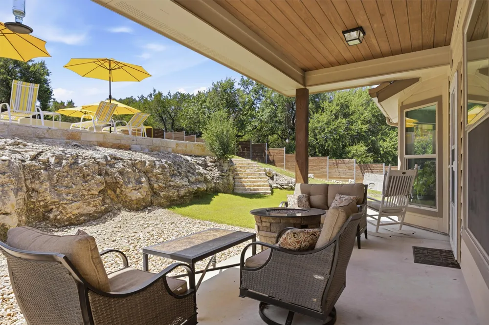 21911 Moffat Drive Briarcliff, TX 78669