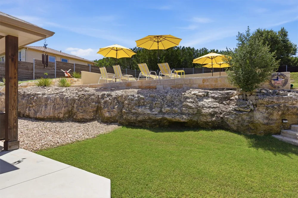 21911 Moffat Drive Briarcliff, TX 78669