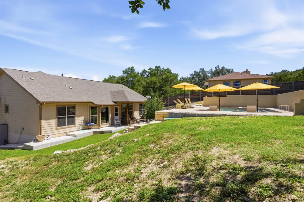 21911 Moffat Drive Briarcliff, TX 78669