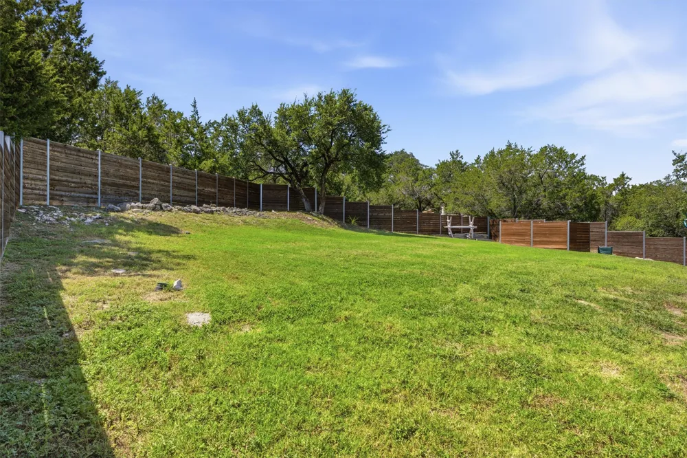 21911 Moffat Drive Briarcliff, TX 78669