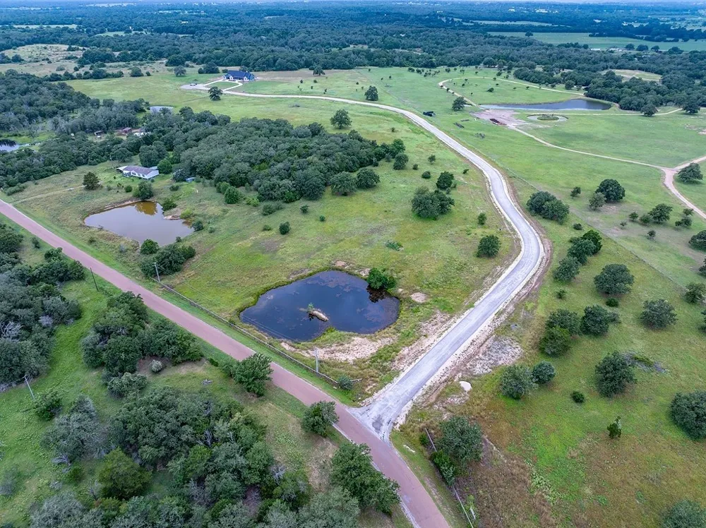 2 Feder Way West Point, TX 78963