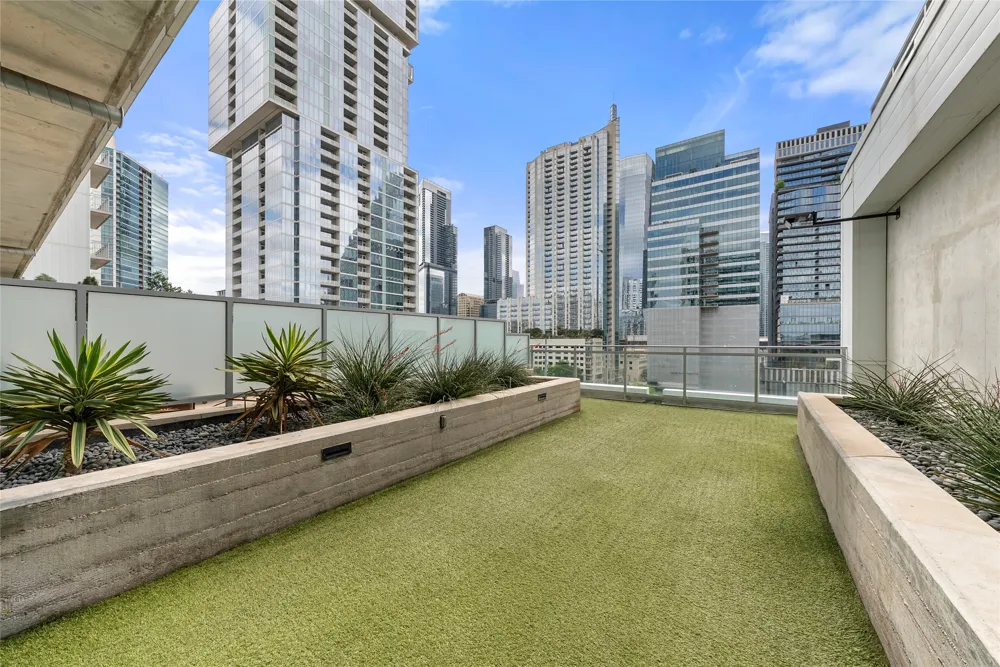222 West Avenue #2802 Austin, TX 78701