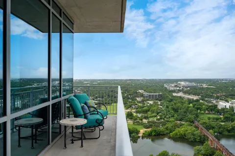 222 West Avenue #2802