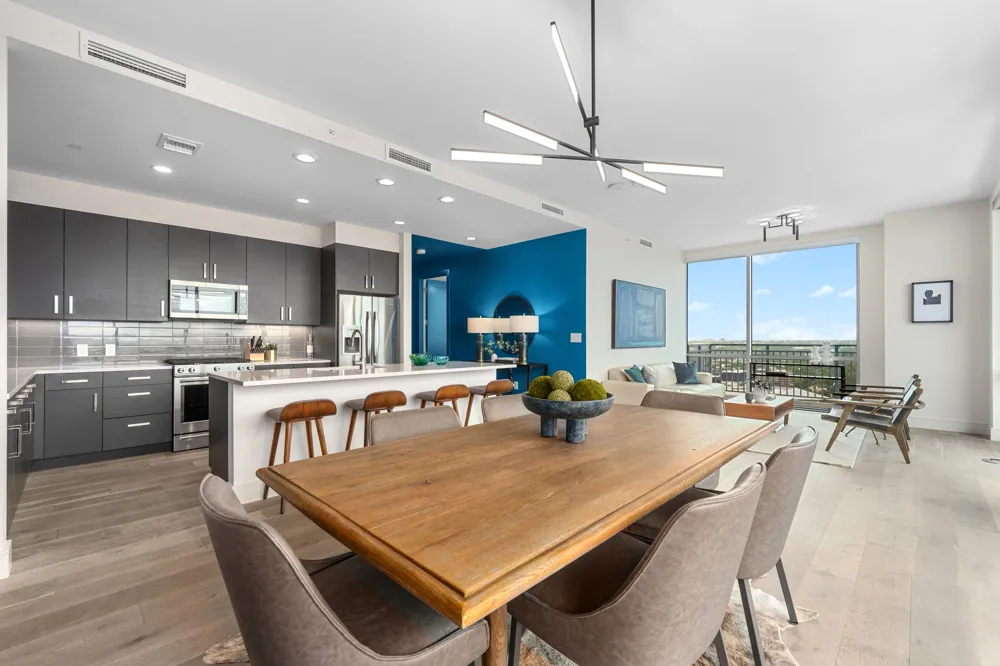 222 West Avenue #2802 Austin, TX 78701