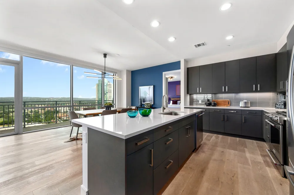 222 West Avenue #2802 Austin, TX 78701