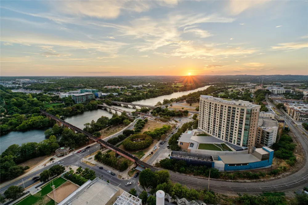222 West Avenue #2802 Austin, TX 78701