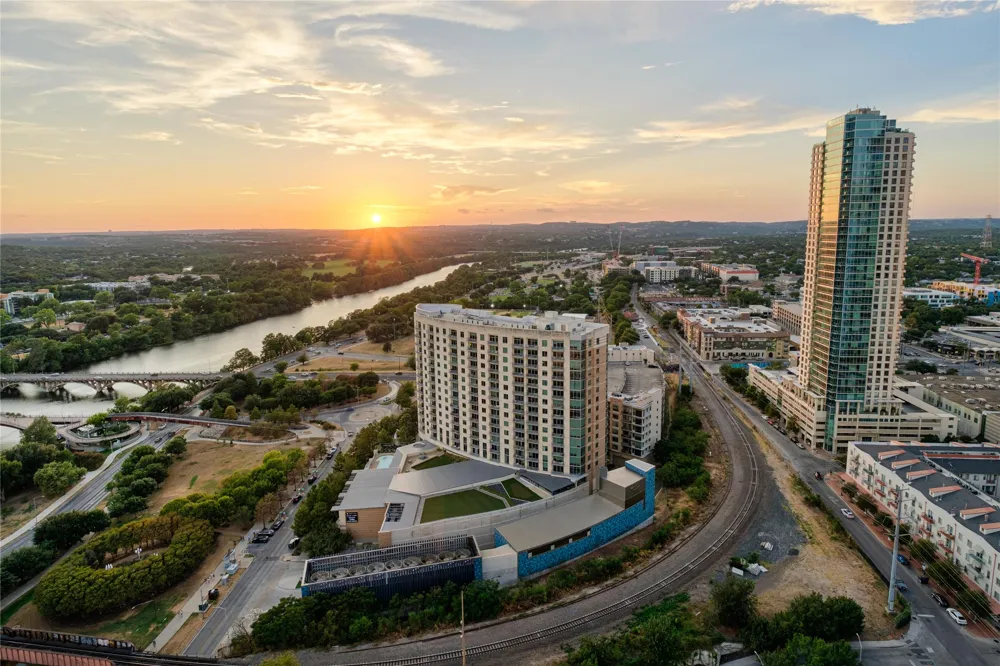 222 West Avenue #2802 Austin, TX 78701