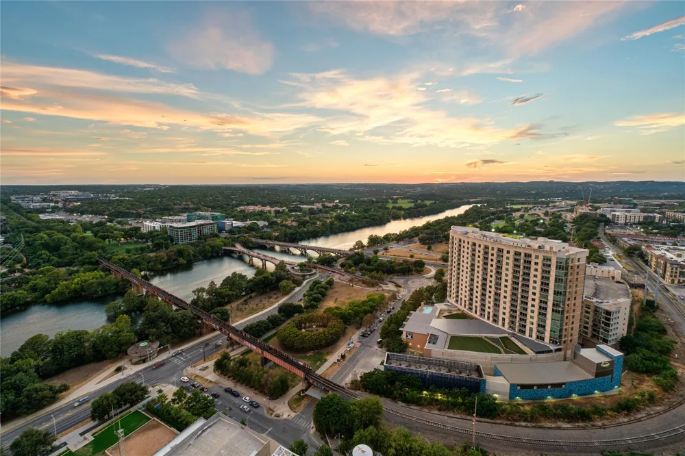 222 West Avenue #2802 Austin, TX 78701