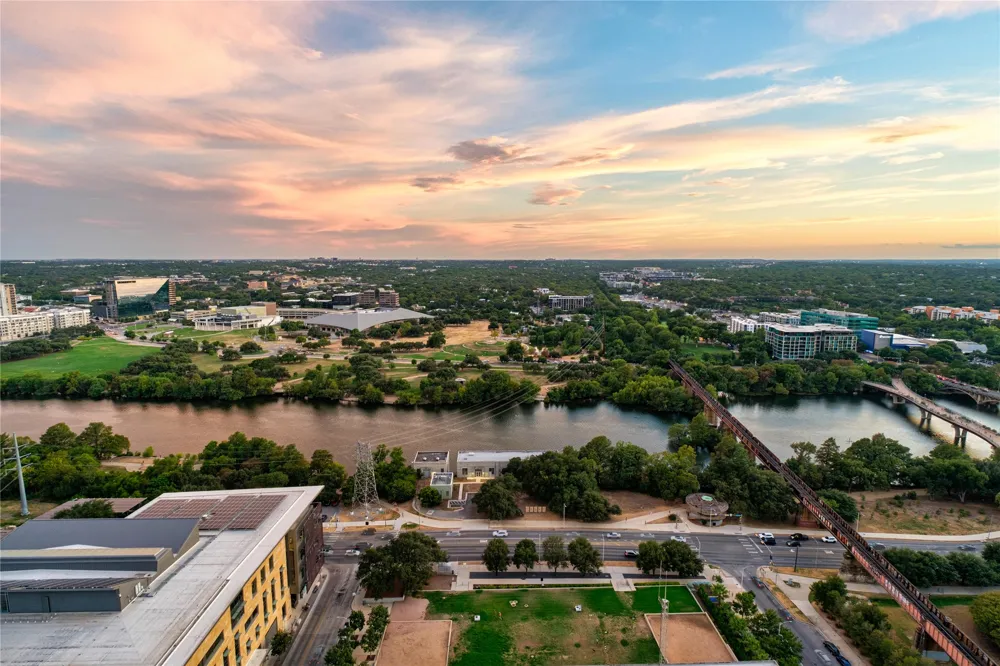 222 West Avenue #2802 Austin, TX 78701