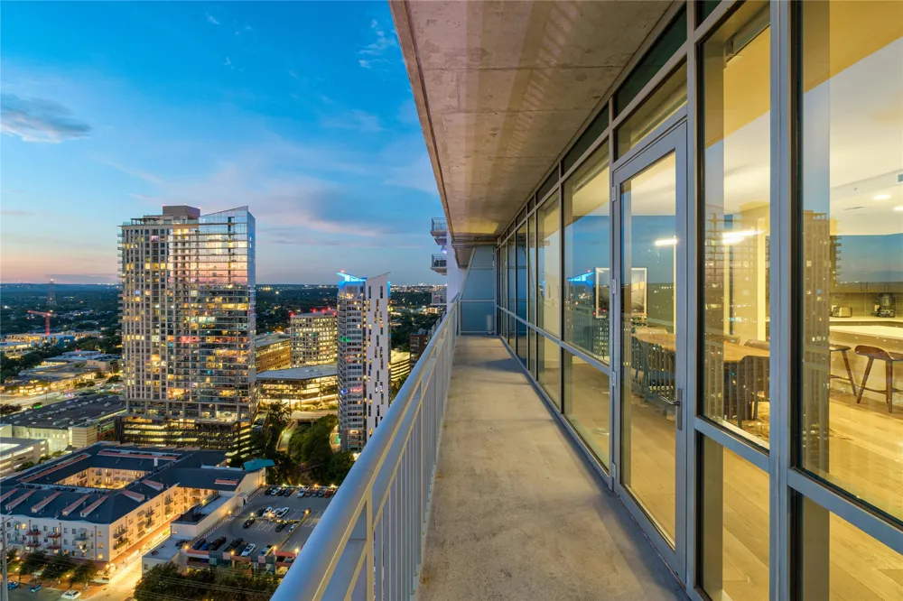 222 West Avenue #2802 Austin, TX 78701