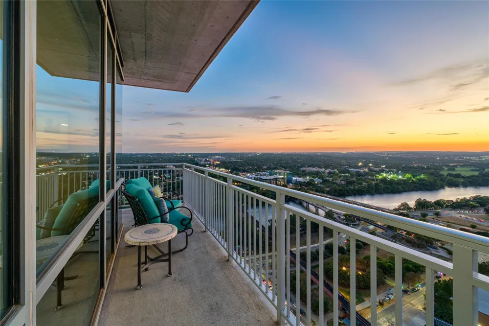 222 West Avenue #2802 Austin, TX 78701