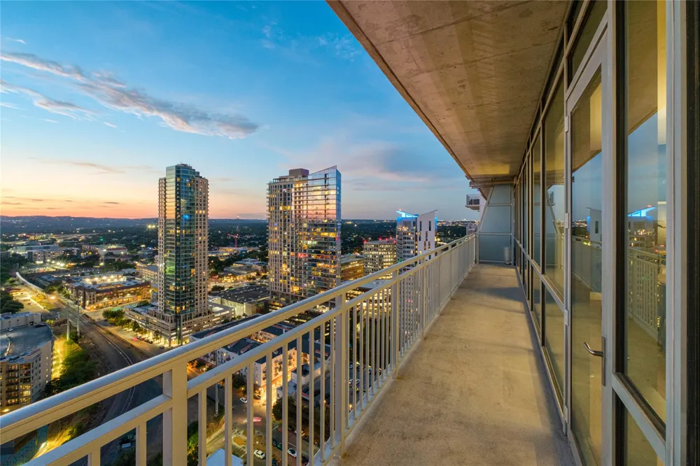 222 West Avenue #2802 Austin, TX 78701