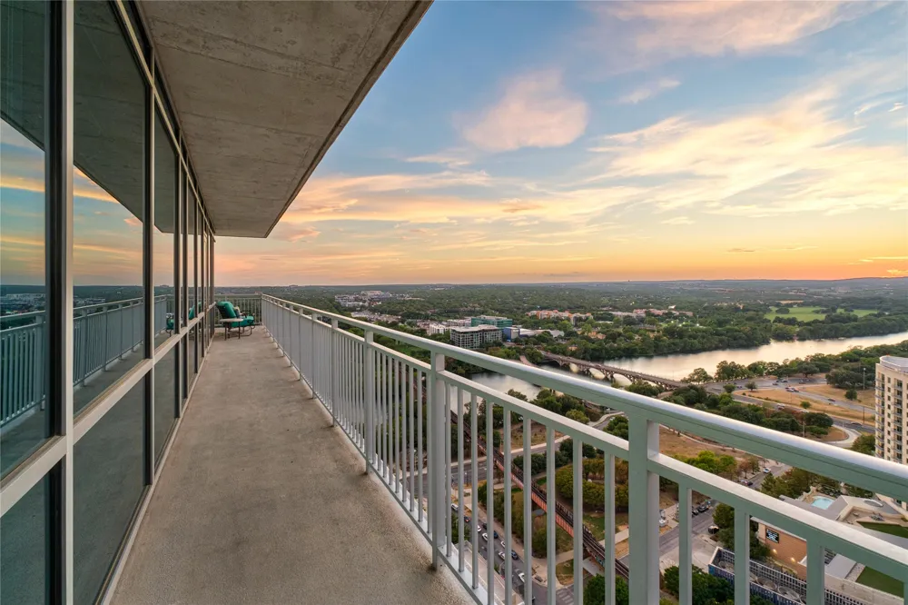 222 West Avenue #2802 Austin, TX 78701
