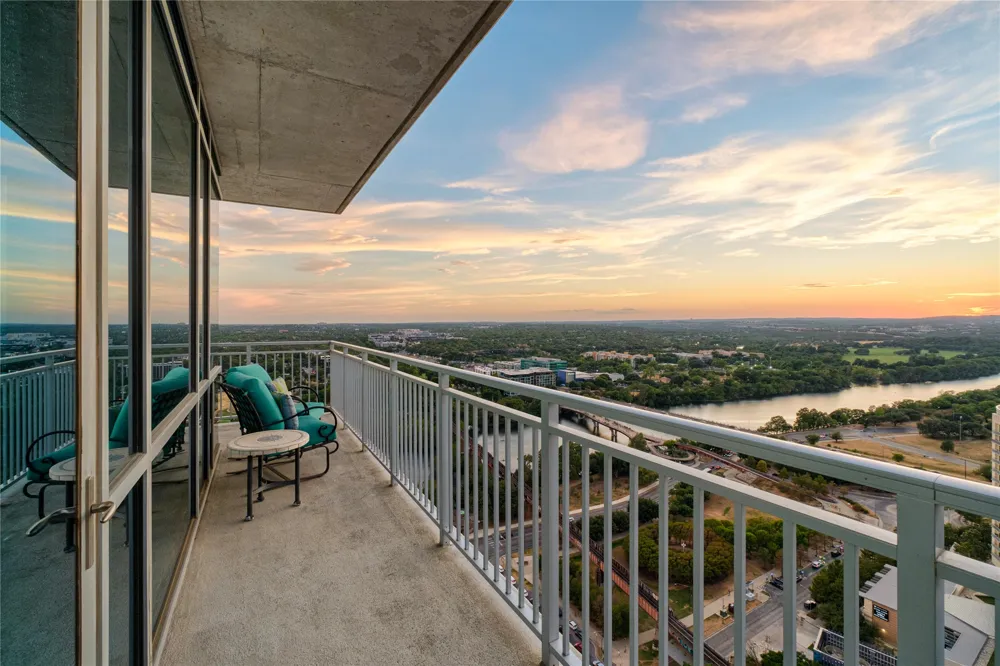 222 West Avenue #2802 Austin, TX 78701