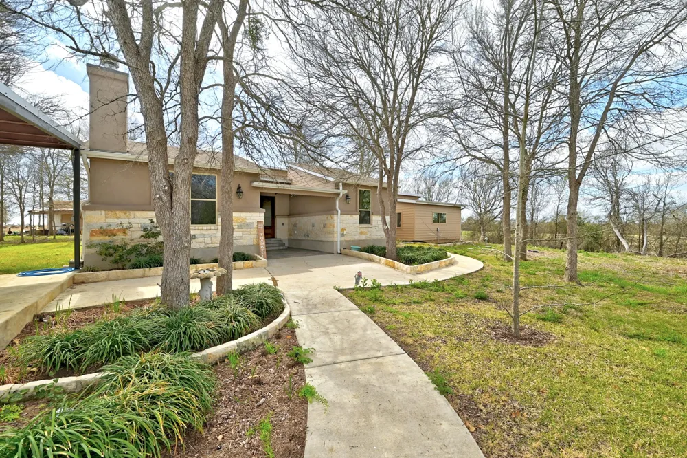 2247 Old Highway 20 McDade, TX 78650