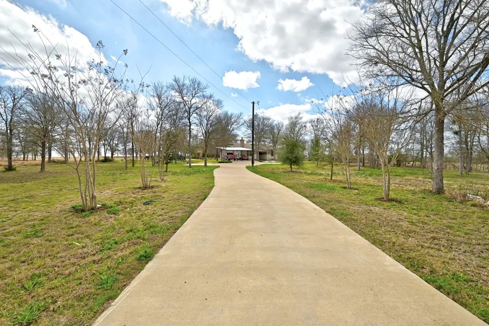 2247 Old Highway 20 McDade, TX 78650