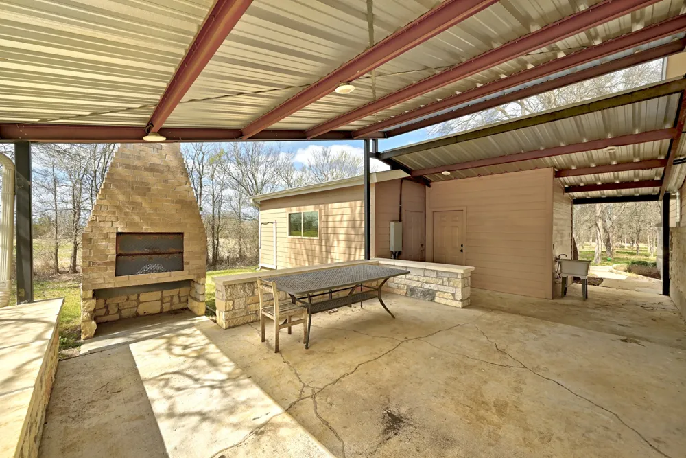 2247 Old Highway 20 McDade, TX 78650
