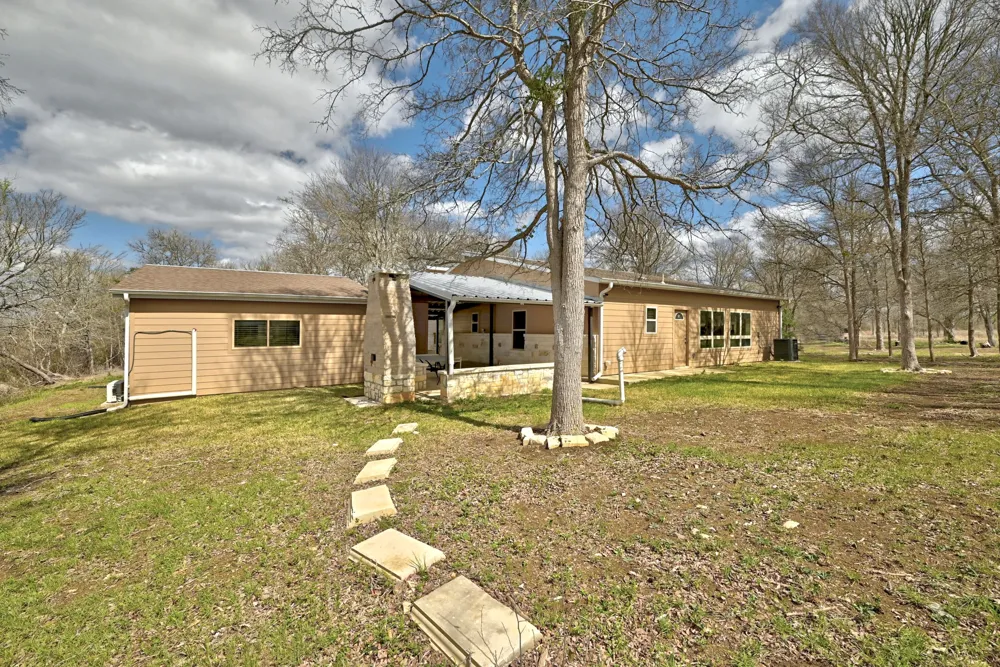 2247 Old Highway 20 McDade, TX 78650