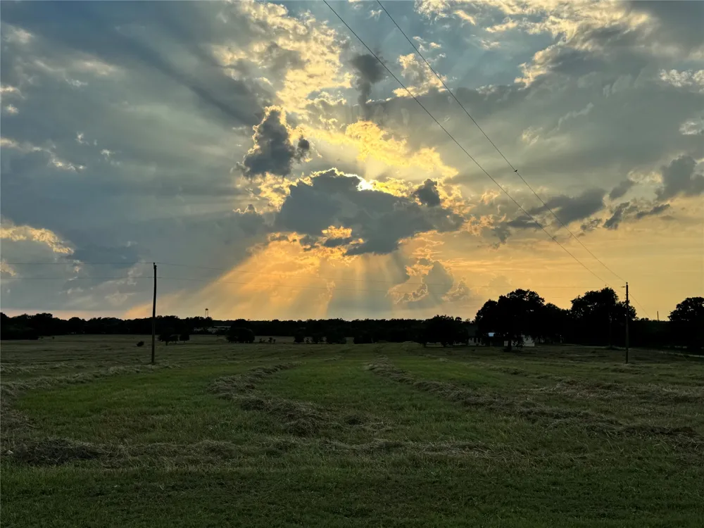 15892 Wood Rd Highway Holland, TX 76534