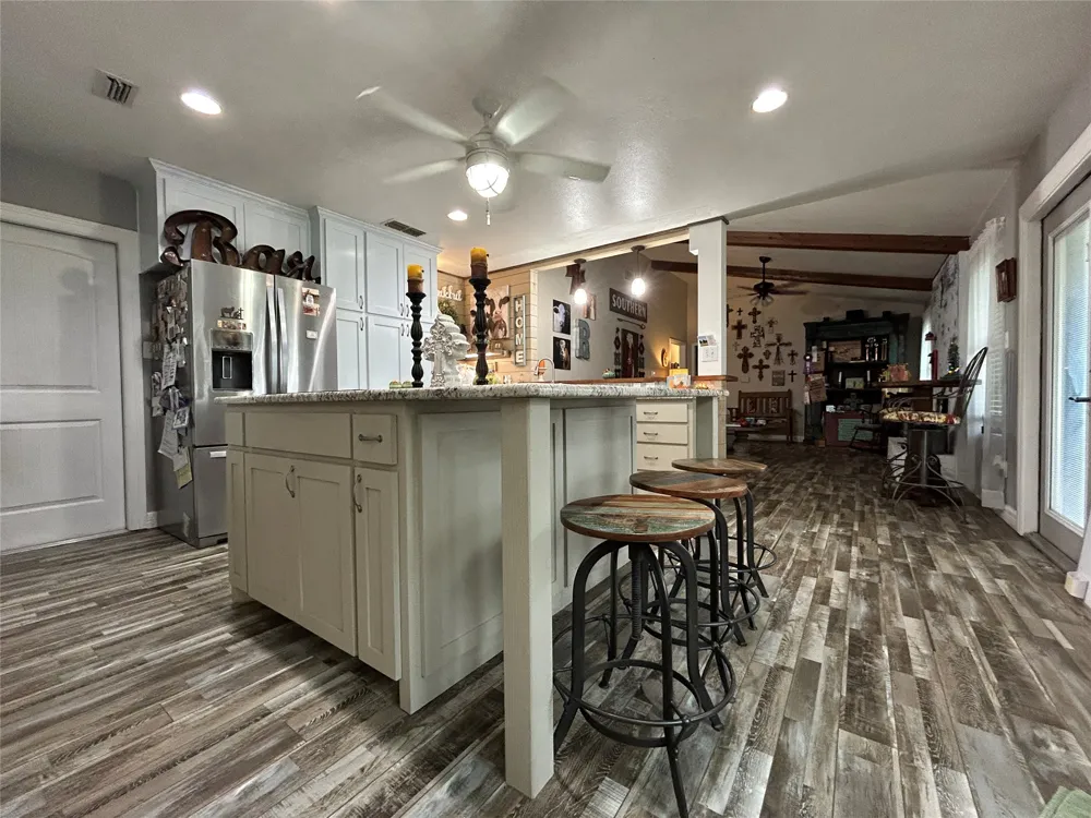 15892 Wood Rd Highway Holland, TX 76534