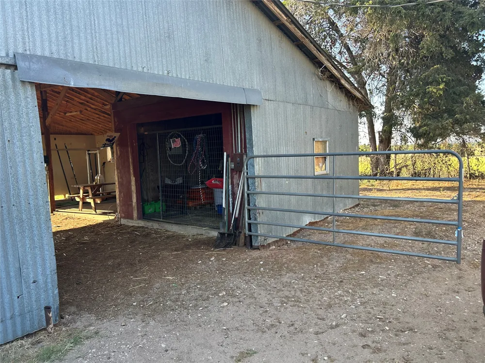 15892 Wood Rd Highway Holland, TX 76534