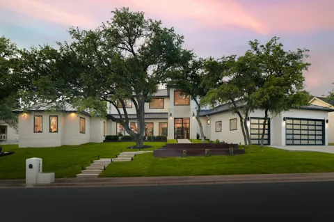 1800 Bay Hill Drive