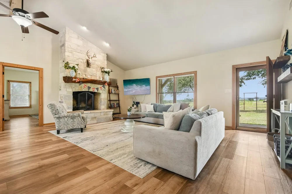 387 Goertz Drive Red Rock, TX 78662
