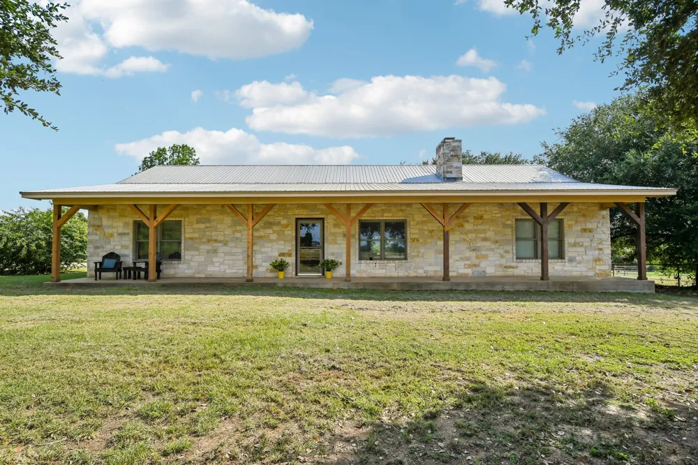 387 Goertz Drive Red Rock, TX 78662