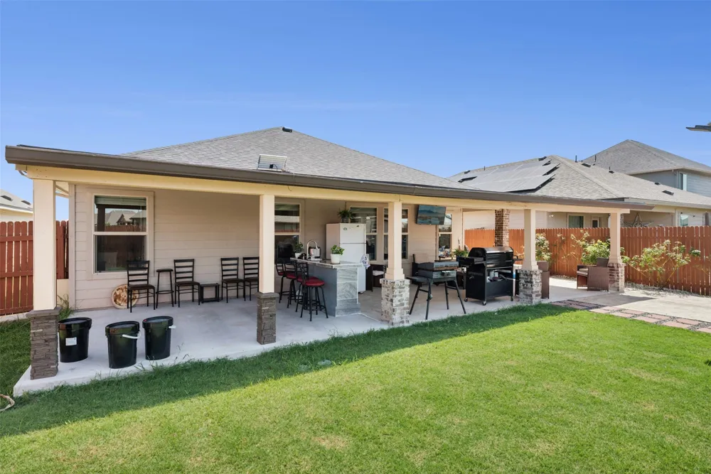113 Reagor Drive Taylor, TX 76574
