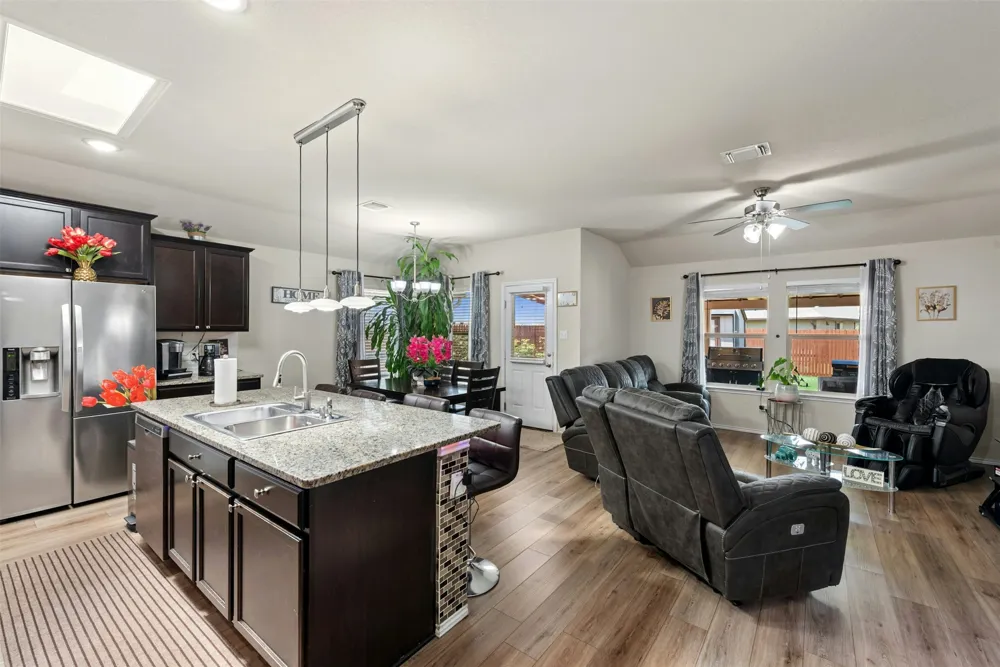 113 Reagor Drive Taylor, TX 76574