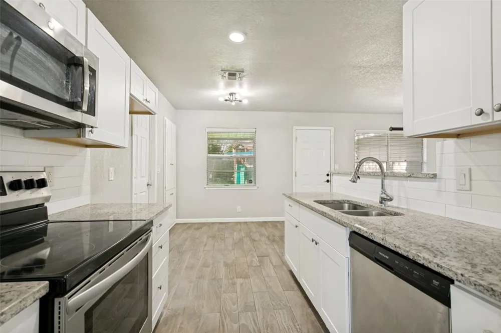 7247 Glen Hill San Antonio, TX 78239