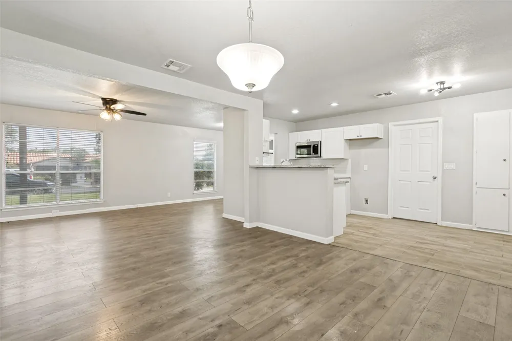 7247 Glen Hill San Antonio, TX 78239
