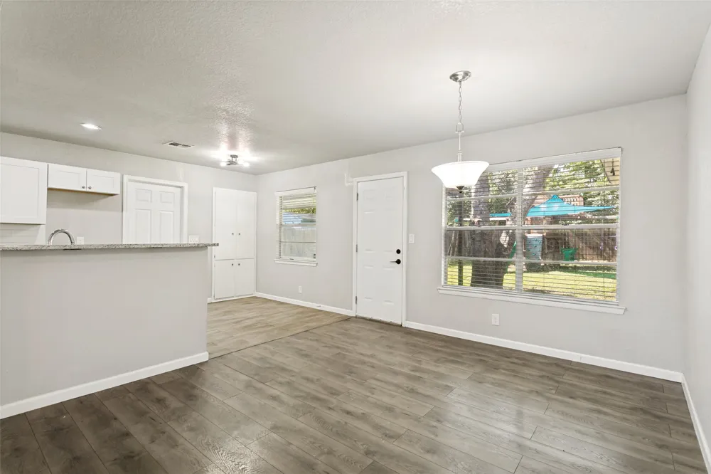 7247 Glen Hill San Antonio, TX 78239