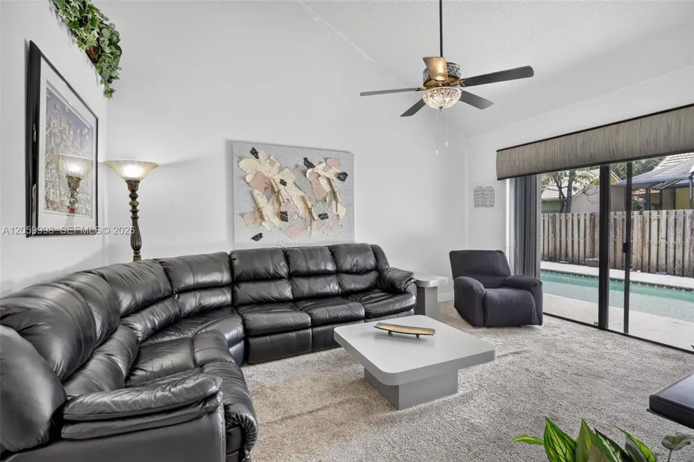 11584 Waterford Ct Cooper City, FL 33026