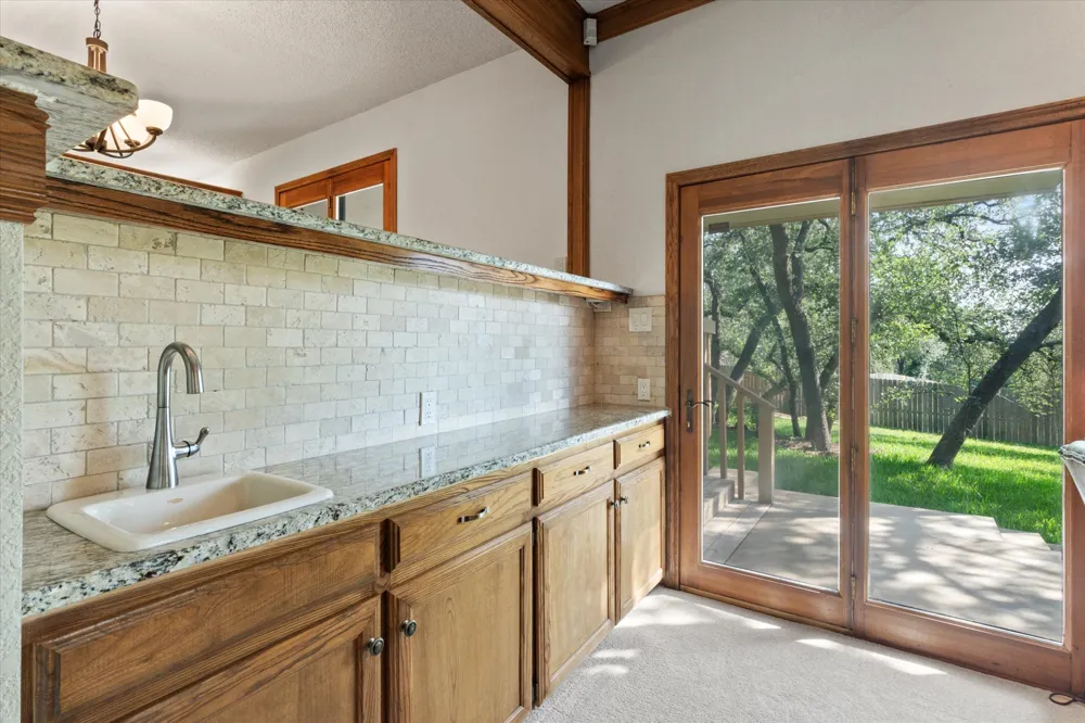 10806 Wintergreen Hill Austin, TX 78750