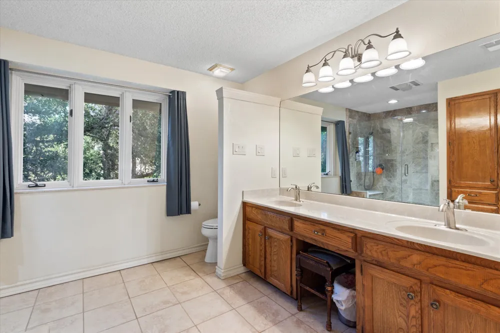 10806 Wintergreen Hill Austin, TX 78750